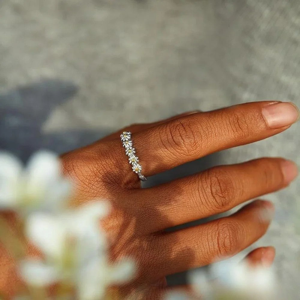 Nastavitelný stříbrný prsten s ručně malovanou smetanou