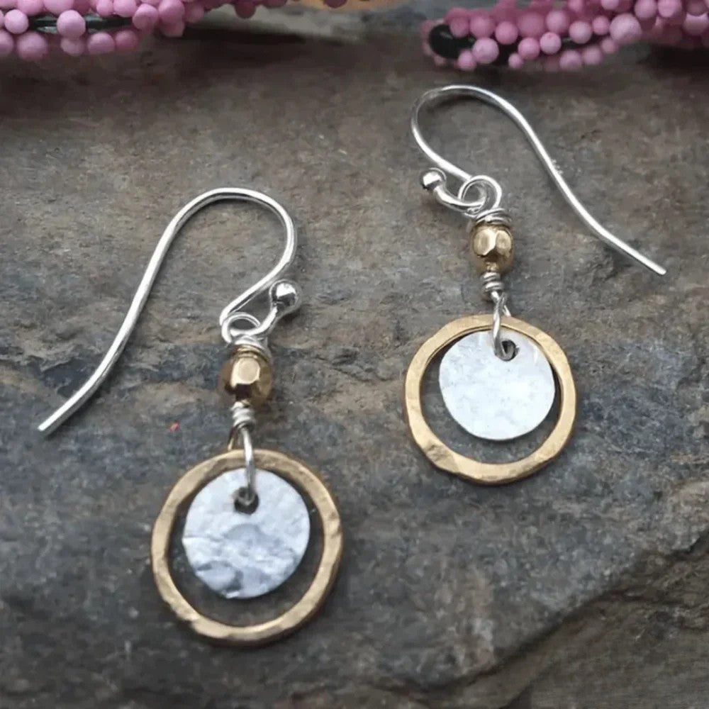 Antické zlaté a stříbrné kruhové prsteny